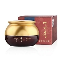 Омолаживающий крем с экстрактом красного женьшеня Bergamo Yezihu Cream 50гр - Пудра корейская косметика